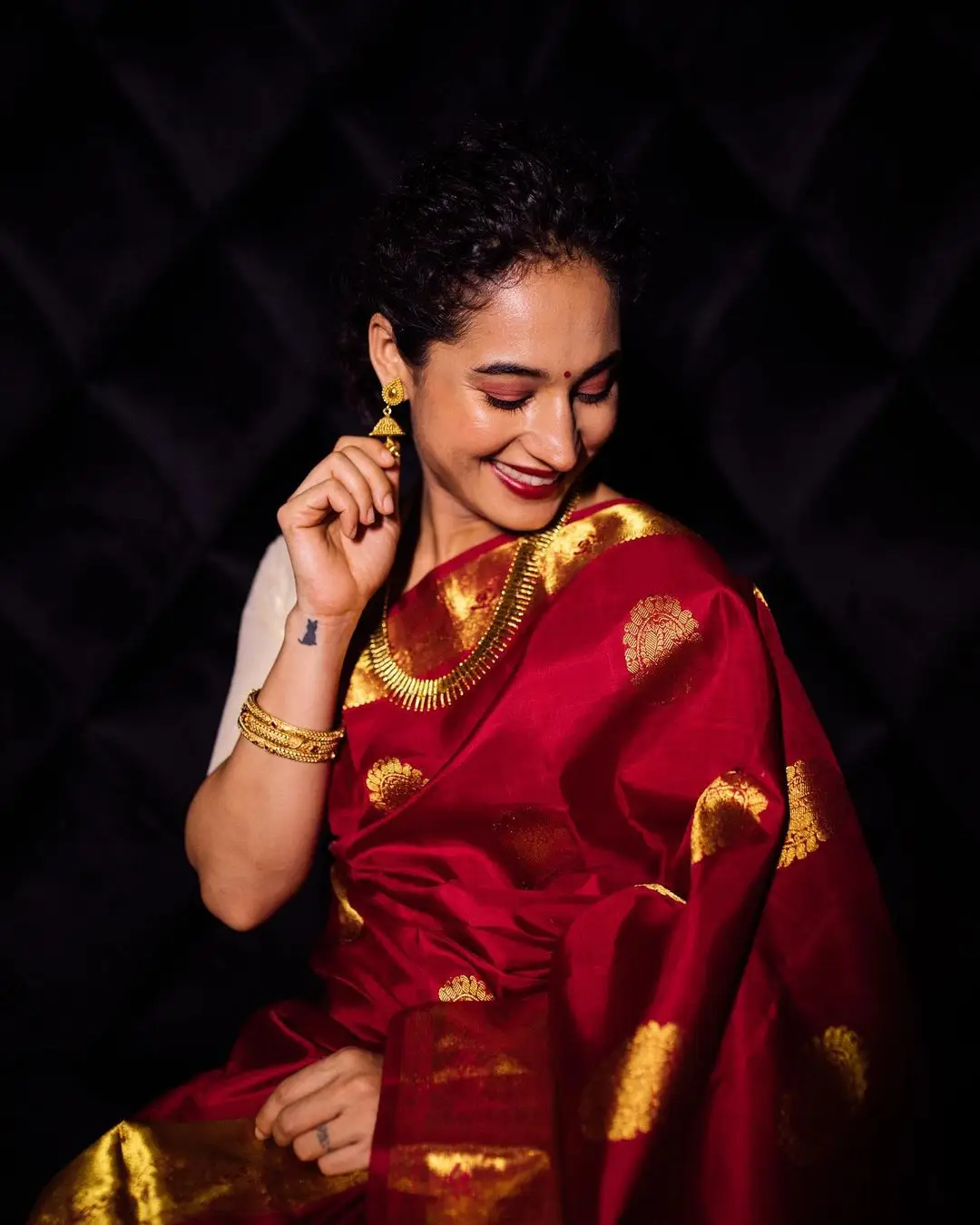 Pooja Ramachandran Images in Red Saree White Blouse